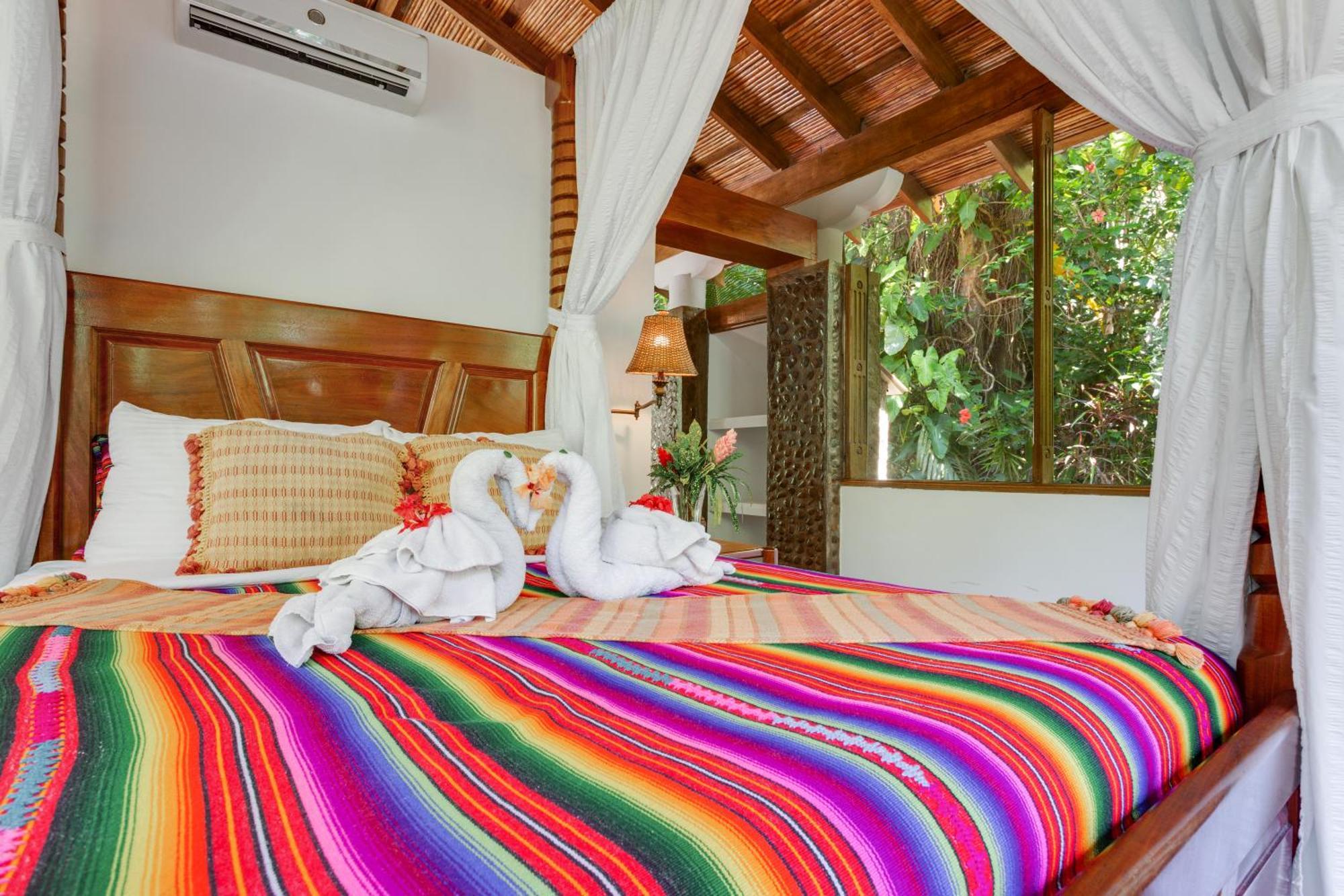 Ian Anderson Caves Branch Jungle Lodge Belmopan Eksteriør billede